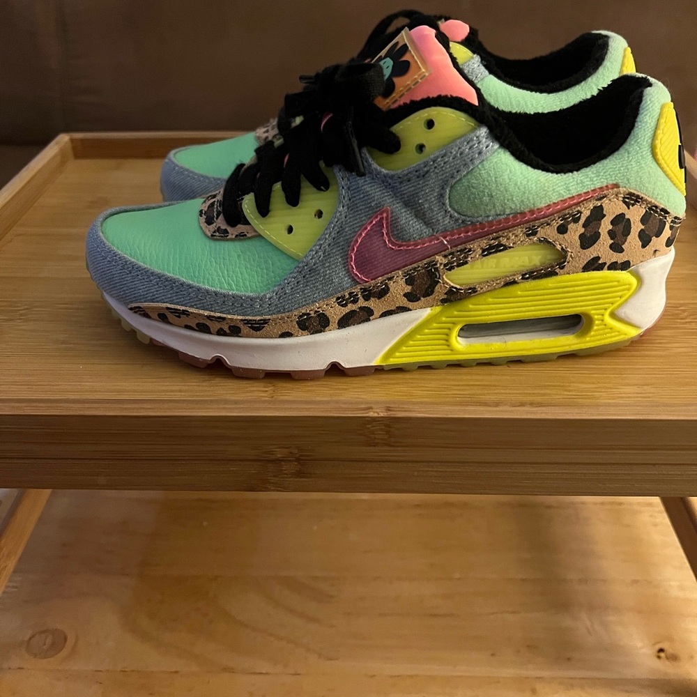 Nike women’s ' Mint and Pink Leopard Sneakers